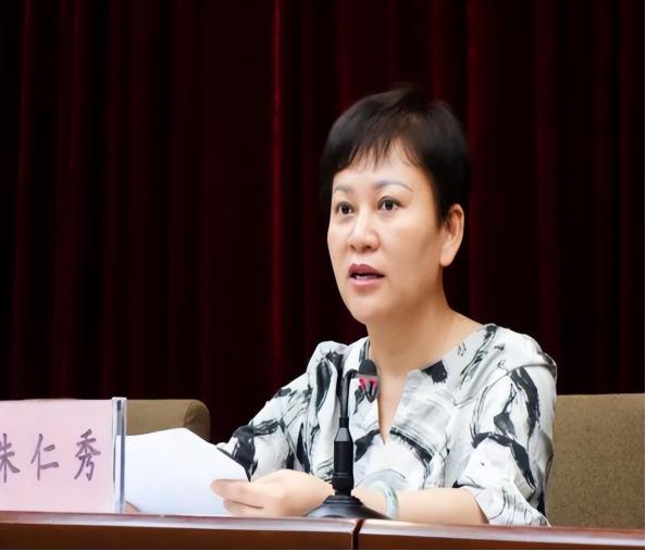 2022年貌美女副市长落马，狂贪2000万 五年政绩倒数第一却接连升官-图3