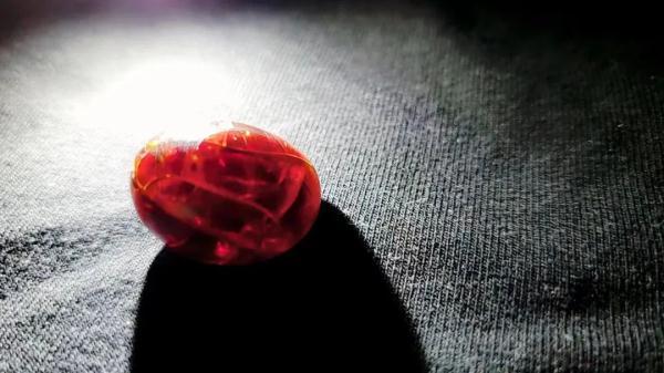 保存了20年的鸡蛋变“红宝石”，怎么回事？-图2