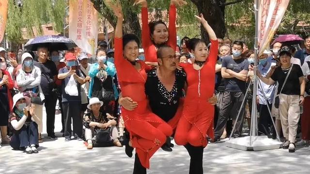 大快人心！沈阳劳动公园“钻裤裆”“挂满大妈”等不雅舞姿被整治-图1