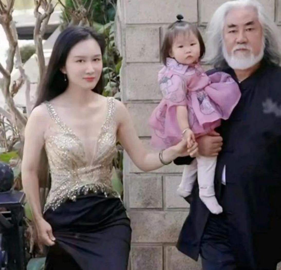 杜星霖：嫁大31岁的导演张纪中，婚后生一儿一女，他们是真心相爱-图2
