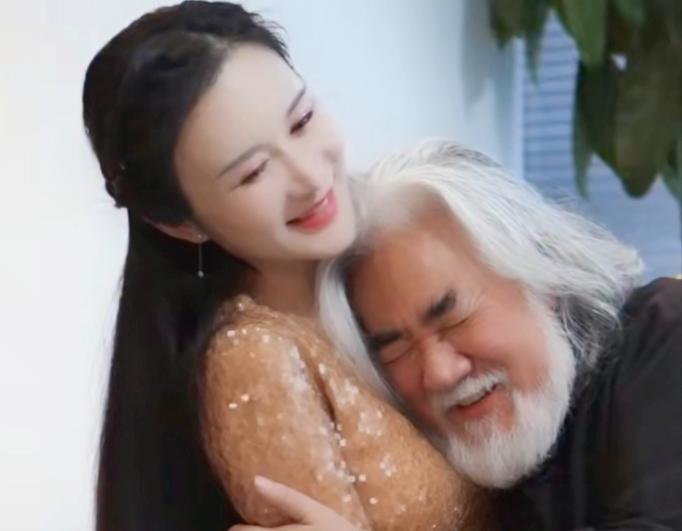杜星霖：嫁大31岁的导演张纪中，婚后生一儿一女，他们是真心相爱-图3