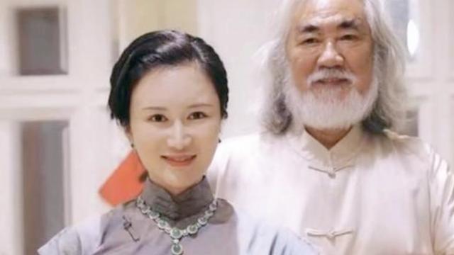 杜星霖：嫁大31岁的导演张纪中，婚后生一儿一女，他们是真心相爱-图1