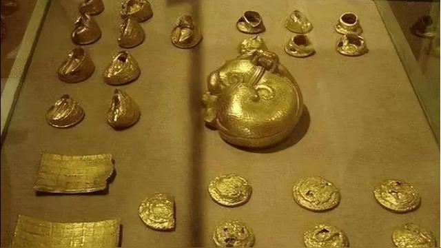 老农上交40斤黄金，上交之后才发现，装黄金的罐子才是无价之宝-图1
