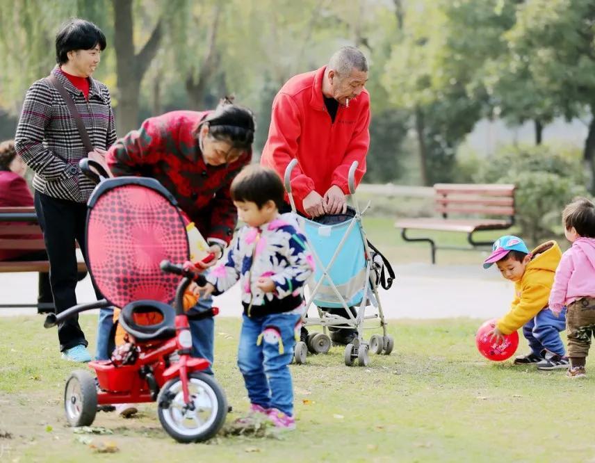 孙子与外孙同时出世，我选择了帮忙带外孙，从此没人叫我奶奶-图3