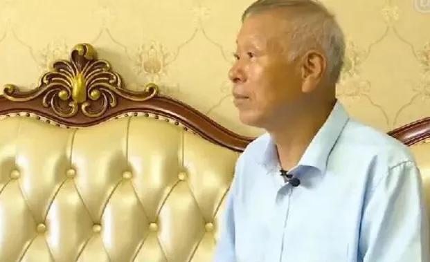60岁大妈沉鱼落雁，长得漂亮又有钱，要找年轻的，大爷：我配不上-图4