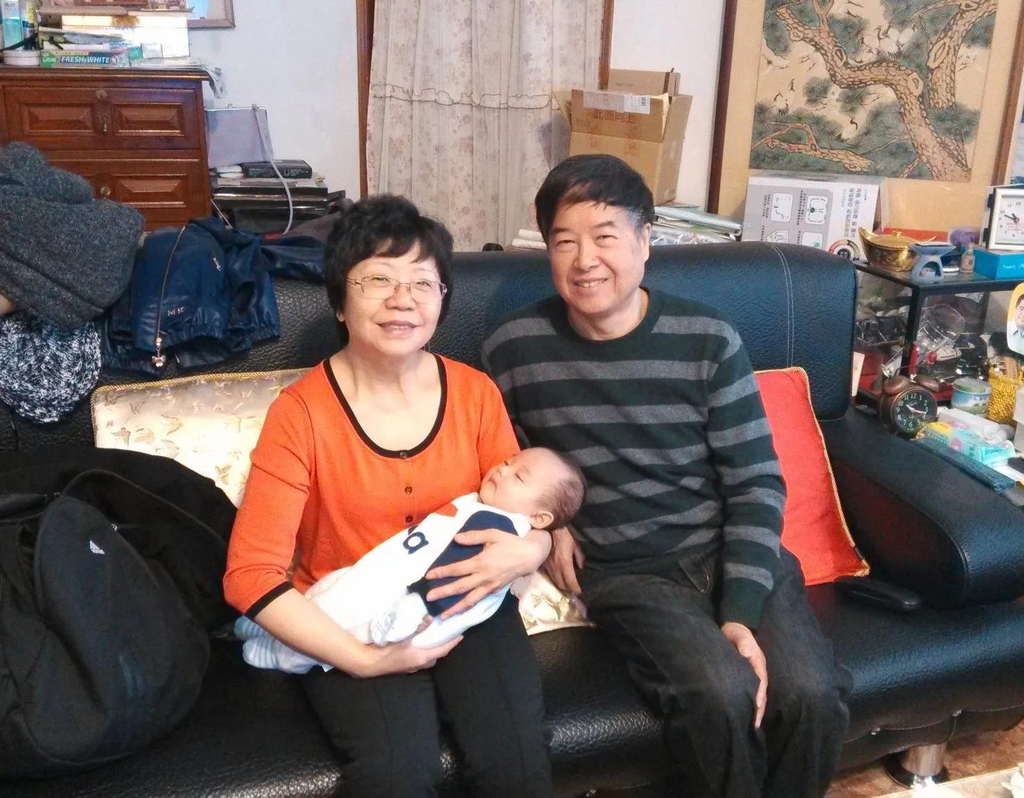 孙子与外孙同时出世，我选择了帮忙带外孙，从此没人叫我奶奶-图2