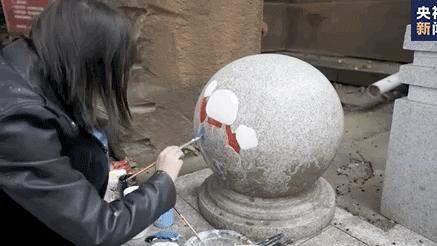 目标：画1000只大熊猫！她用彩绘为家乡提升颜值-图1