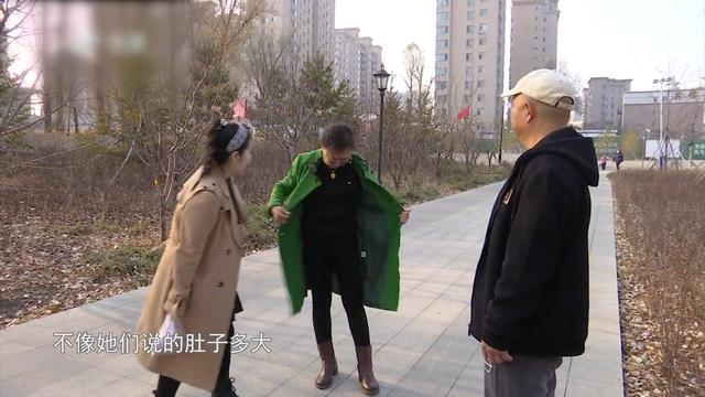 61岁大妈相亲，想找年龄小的，还掀开衣服秀身材，大哥：你太老了-图1