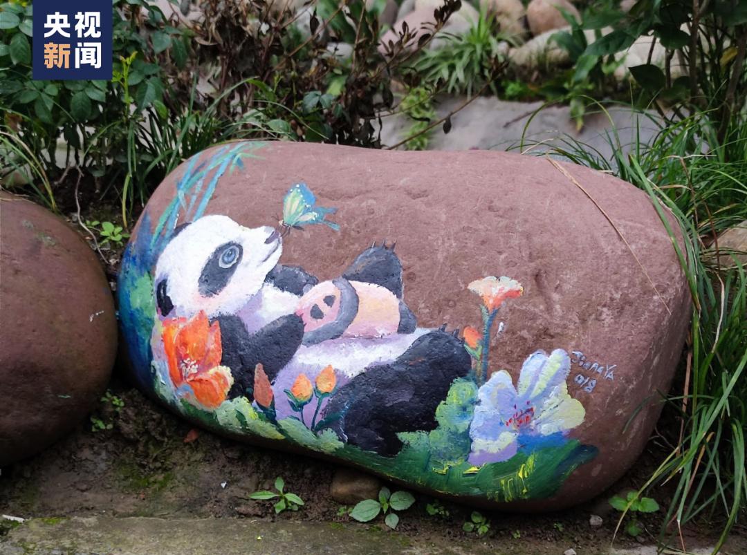 目标：画1000只大熊猫！她用彩绘为家乡提升颜值-图2