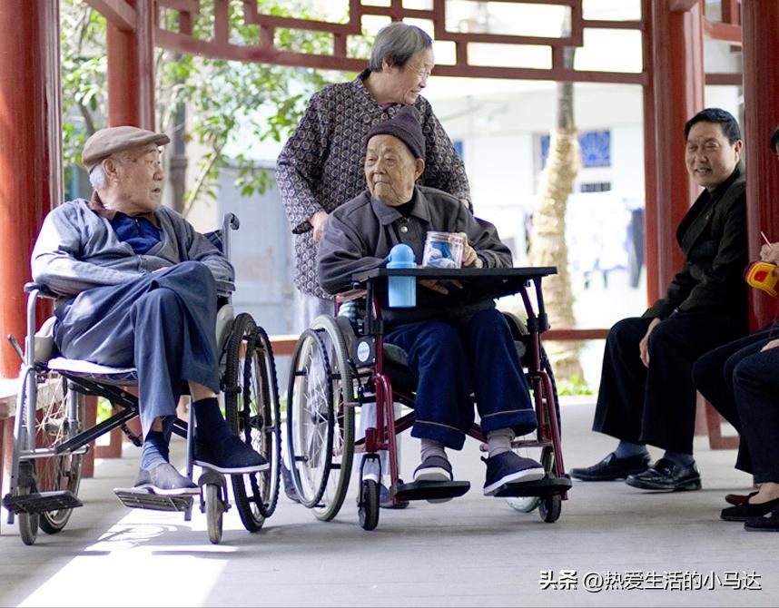 去过养老院才发现：健康的老人并不受欢迎，有钱的也比没钱的痛苦-图3