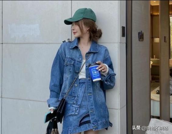 最近火了一种新穿法：“短裙+短袜”，时髦又迷人，热巴都上头了-图3